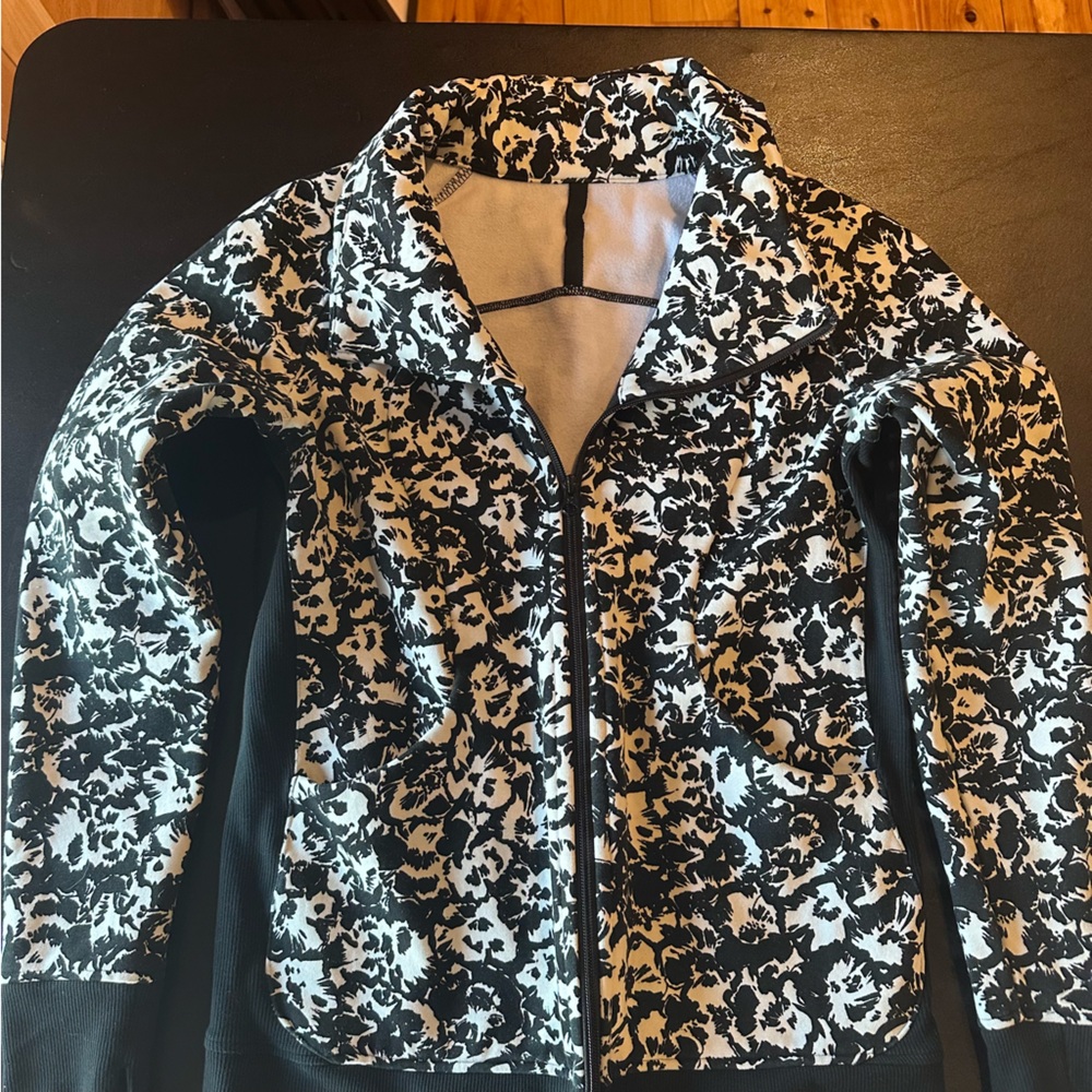 Lululemon black/white floral zip up sweatshirt - size 10